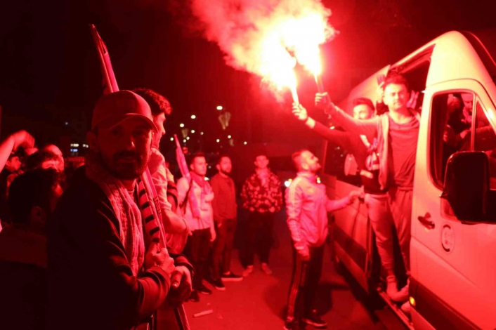 Sivas´ta binlerce taraftar final maçı için İstanbul yolunda
