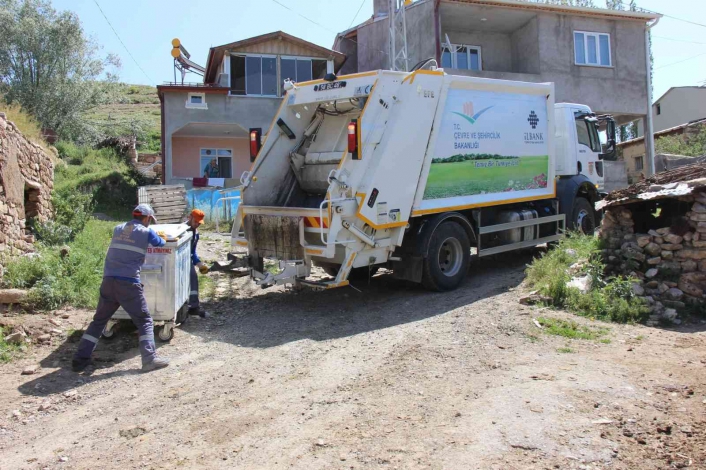 Sivas´ta kırsaldan 32 bin ton çöp toplandı

