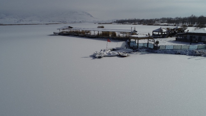 Sivas´ta Sibirya soğukları, Ulaş gölü dondu

