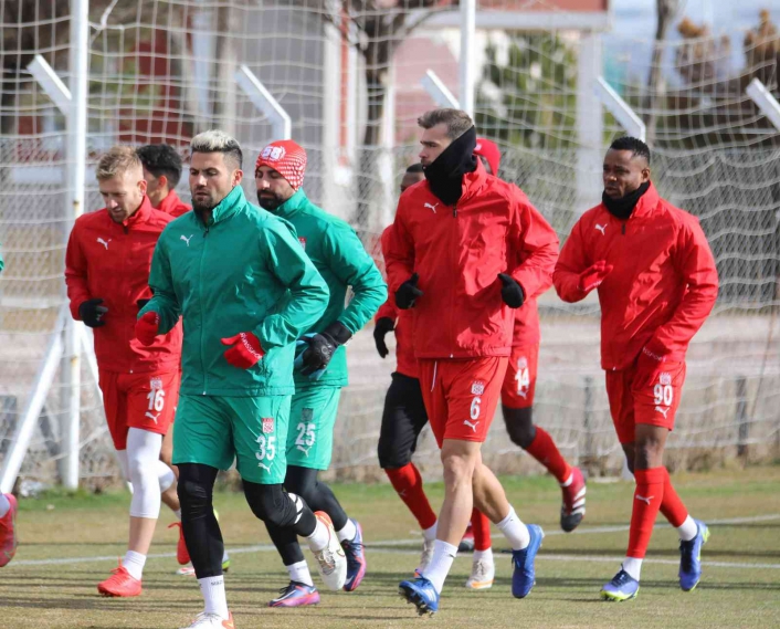 Sivasspor, Çaykur Rizespor maçının taktiğini çalıştı
