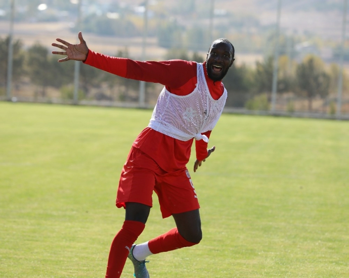 Sivasspor´da Mustapha Yatabare 4 hafta sonra golle tanıştı
