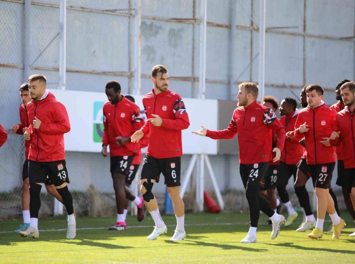 Sivasspor`dan sakat futbolcular için açıklama

