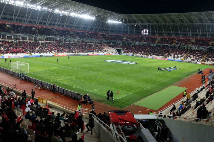 Sivasspor-Fiorentina maçında Sivas Yeni 4 Eylül Stadı kapalı gişe!
