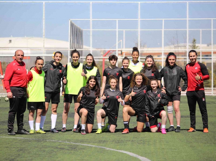 Sivasspor Kadın Futbol Takımı´nın hedefi lider ALG

