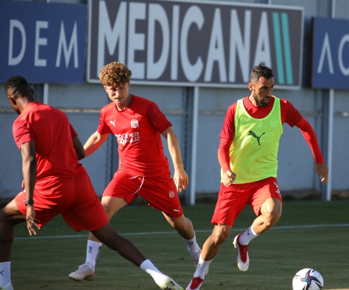 Sivasspor, Petrocub maçının taktiğini çalıştı
