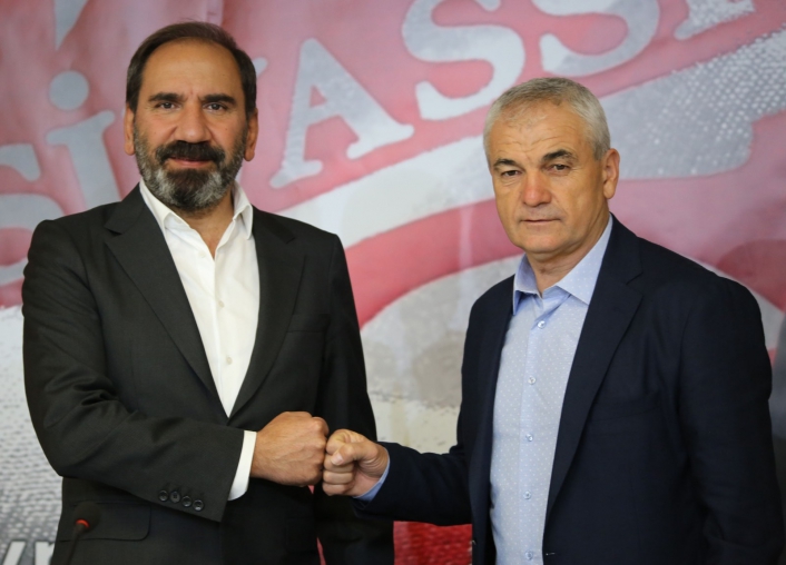 Sivasspor, Rıza Çalımbay´la 1 yıl daha yola devam edecek
