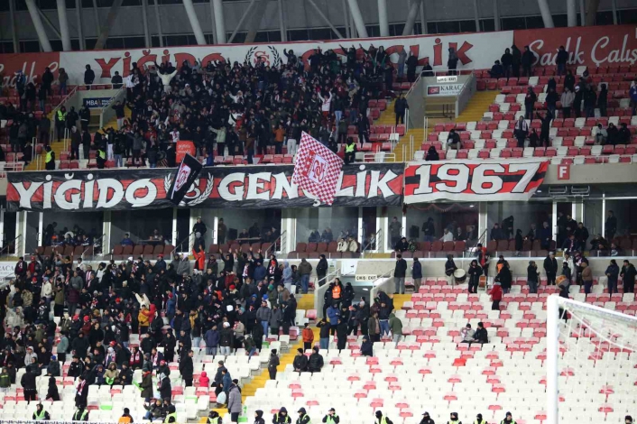 Sivasspor taraftarı maça ilgi göstermedi
