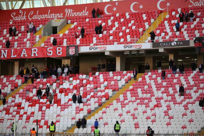 Sivasspor taraftarı takımını yalnız bırakıyor
