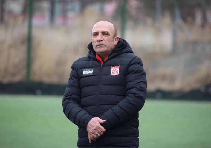 Sivasspor Teknik Direktörü Ercanlı´dan kadın futboluna büyük katkı
