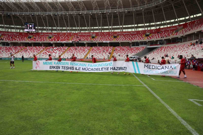 Sivasspor ve Medicana´dan Meme Kanseri Ayı Farkındalık Pankartı
