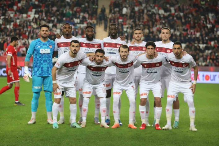 Sivassporda zorlu Beşiktaş maçı öncesi 6 eksik

