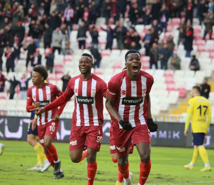 Sivassporlu Cofie gol sayısını 2´ye yükseltti
