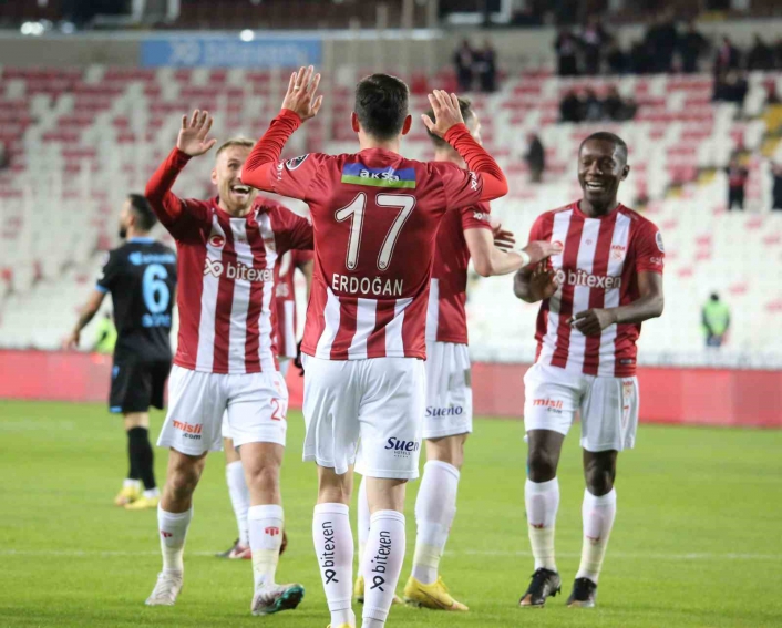 Sivassporlu Erdoğan Yeşilyurt gol sayısını 6´ya yükseltti
