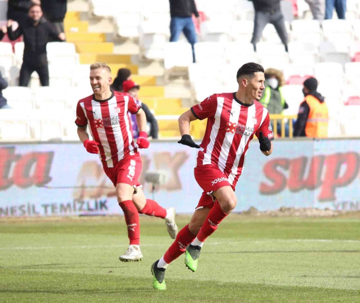 Sivassporlu Fayçal Fajr 3. golünü attı
