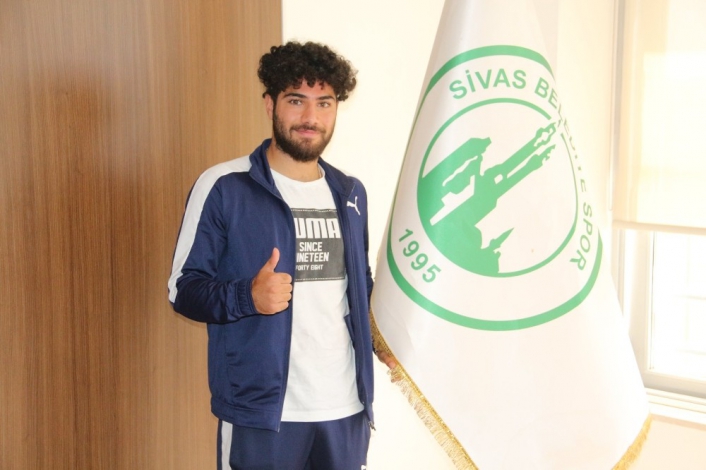 Sivassporlu Furkan Sağman, Sivas Belediyespor´a transfer oldu
