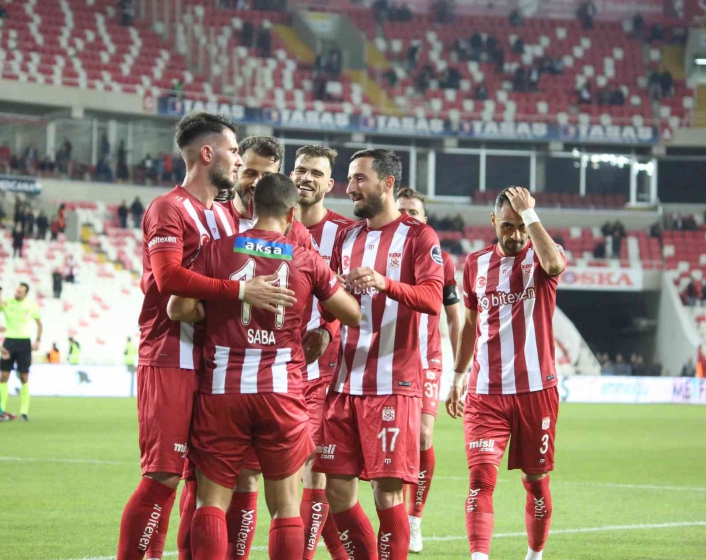 Spor Toto Süper Lig: D.G. Sivasspor: 2 - Giresunspor: 0 (İlk yarı)

