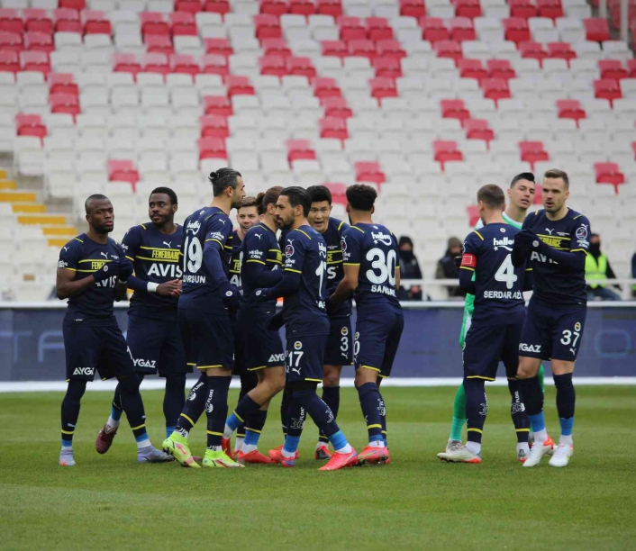 Spor Toto Süper Lig: DG Sivasspor: 0- Fenerbahçe: 1 (İlk yarı)
