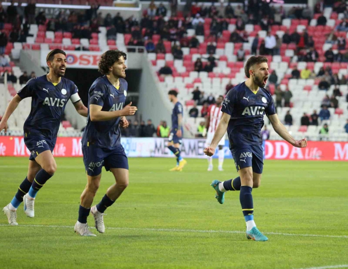 Spor Toto Süper Lig: DG Sivasspor: 0 - Fenerbahçe: 3 (İlk yarı)
