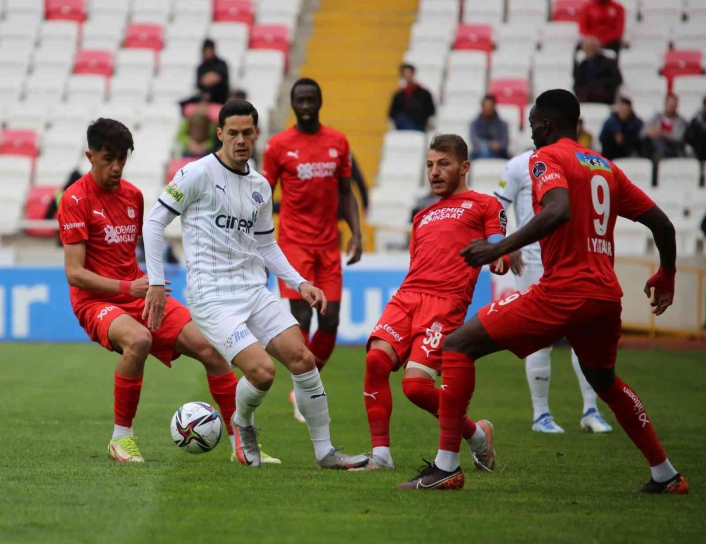 Spor Toto Süper Lig: Sivasspor: 0 - Kasımpaşa:0 (İlk yarı)

