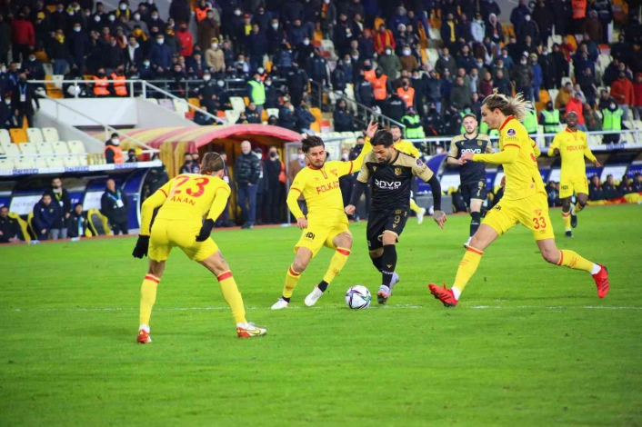 Süper Toto Süper Lig: Yeni Malatyaspor: 1 - Göztepe: 1 İilk yarı)
