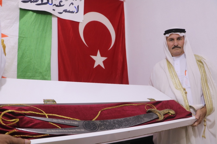 Suriyeli Abraz aşireti, ata yadigarı kılıcı Cumhurbaşkanı Erdoğan´a hediye etmek istiyor
