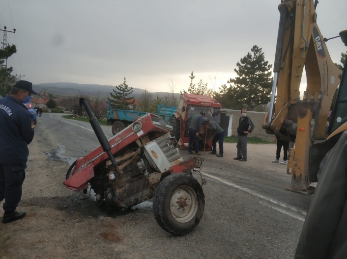 Traktörün ikiye bölündüğü kazada 1 kişi yaralandı

