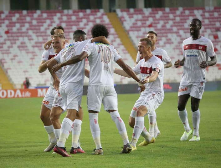 Trendyol Süper Lig: Sivasspor: 1 - Samsunspor: 0 (Maç devam ediyor)
