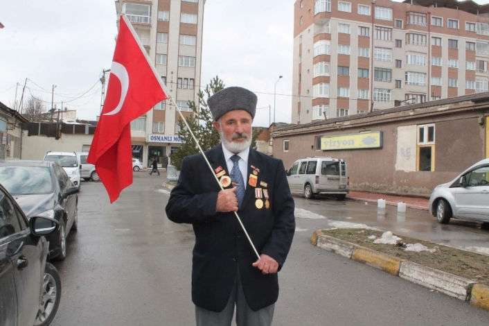 Türk bayrağını yanından ayırmazdı, vefatı herkesi üzdü

