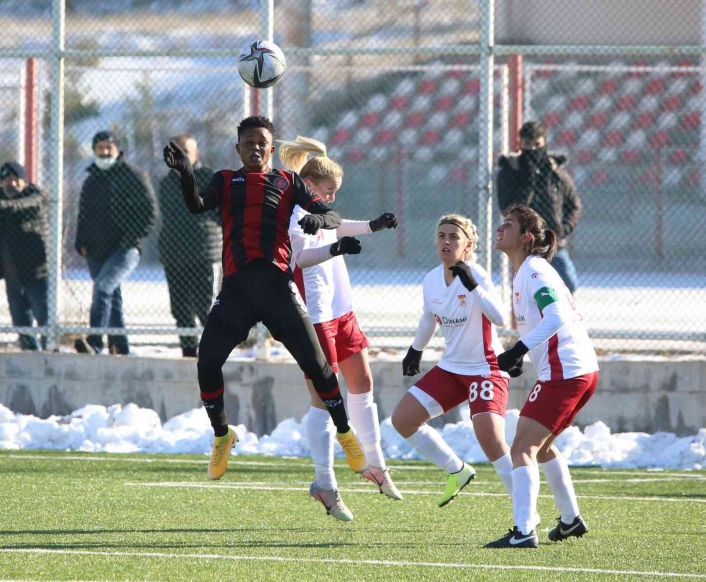 Turkcell Kadın Futbol Süper Ligi: Sivasspor: 1 - Fatih Karagümrük: 3
