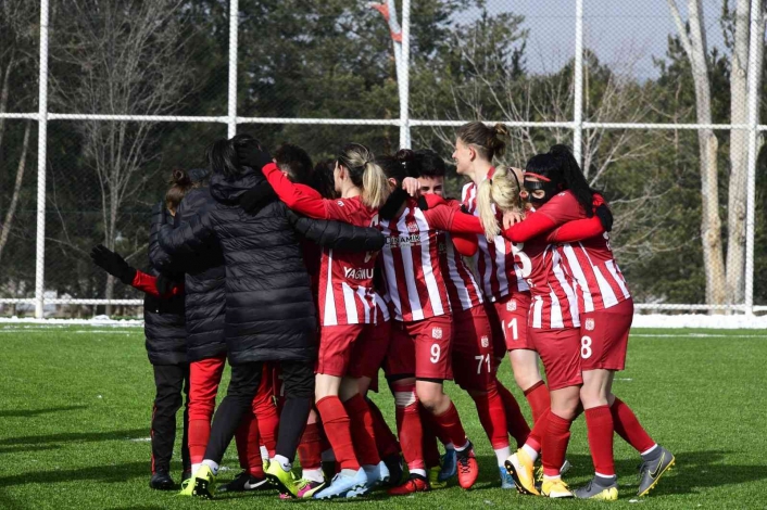 Turkcell Kadın Futbol Süper Ligi: Sivasspor: 2 - İlkadım Belediyesi Yabancılar Pazarı Spor: 1
