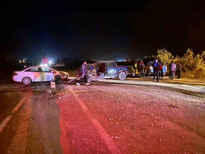 Üç aracın karıştığı kazada: 1 kişi yaralandı

