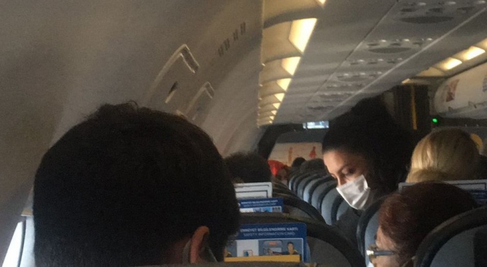 Uçakta rahatsızlanan vatandaşa hemşire yolcu ilk müdahaleyi yaptı
