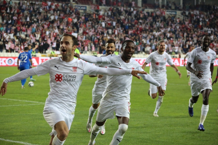 UEFA Avrupa Konferans Ligi: Sivasspor: 1 - Dinamo Batumi: 1 (Maç sonucu)
