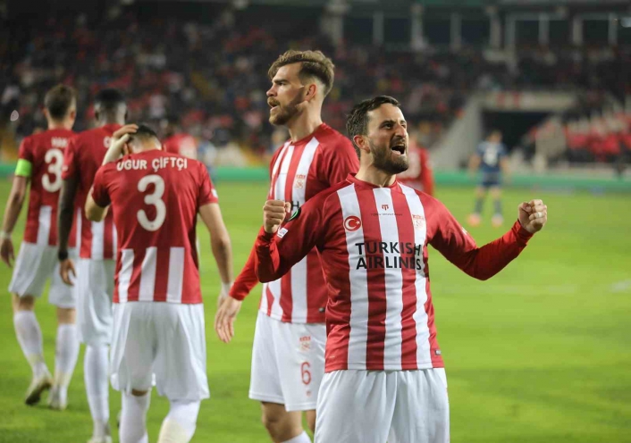UEFA Konferans Ligi´nde en güzel gol Sivassporlu Erdoğan Yeşilyurt´tan
