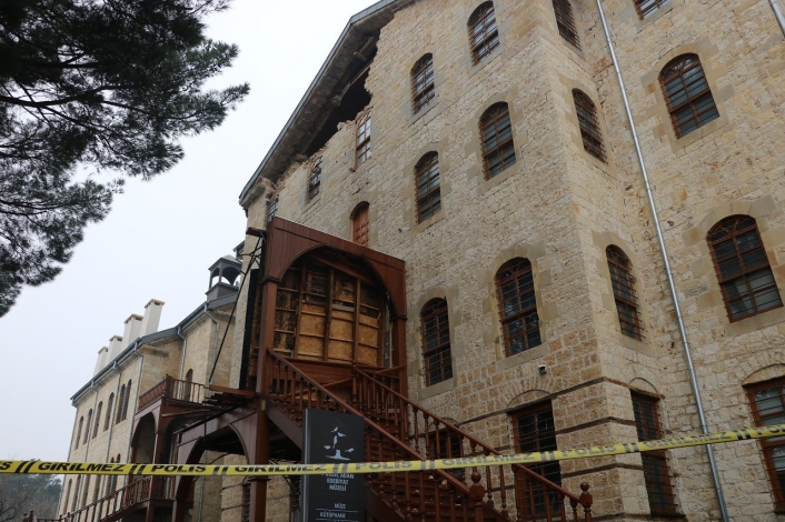 Yedi Güzel Adam Edebiyat Müzesi depremde hasar gördü
