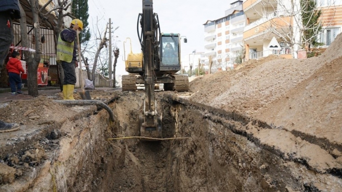 Yeni mahallenin kanalizasyon hattı yenileniyor
