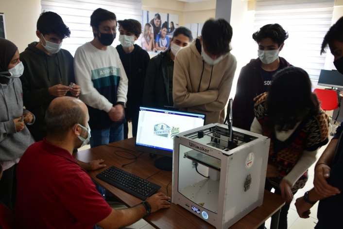 Yeşilyurt Belediyesi´nden öğrencilere robotik kodlama temel seviye eğitimi
