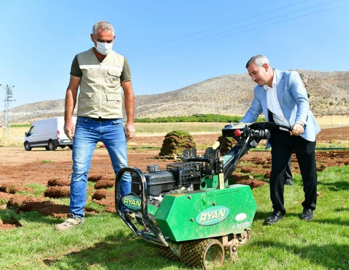 Yeşilyurt Belediyesi rulo çim üretiminde hedeflerinin üzerine çıktı
