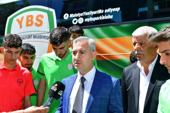 Yeşilyurt Belediyespor U-18 takımı Kahramanmaraş´a uğurladı
