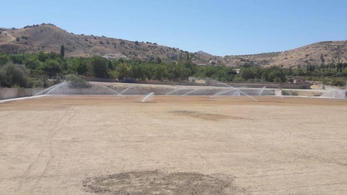 Yeşilyurt Belediyespor´un yeni stadında çim serim işlemi
