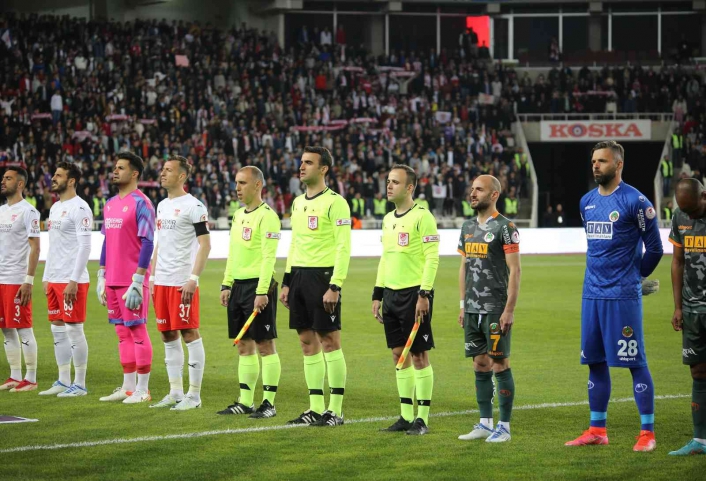 Ziraat Türkiye Kupası: DG Sivasspor: 0 - Aytemiz Alanyaspor: 0 (İlk yarı)
