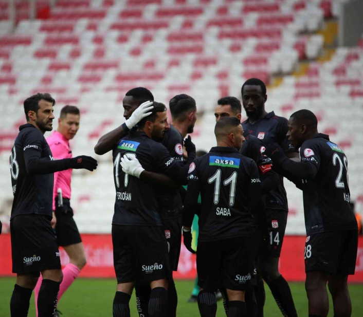 Ziraat Türkiye Kupası: Sivasspor: 3 - Esenler Erok Spor: 1  (İlk yarı)
